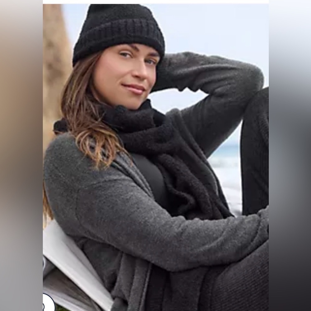 Barefoot Dreams CozyChic Beanie and Scarf Set. Black. NWT